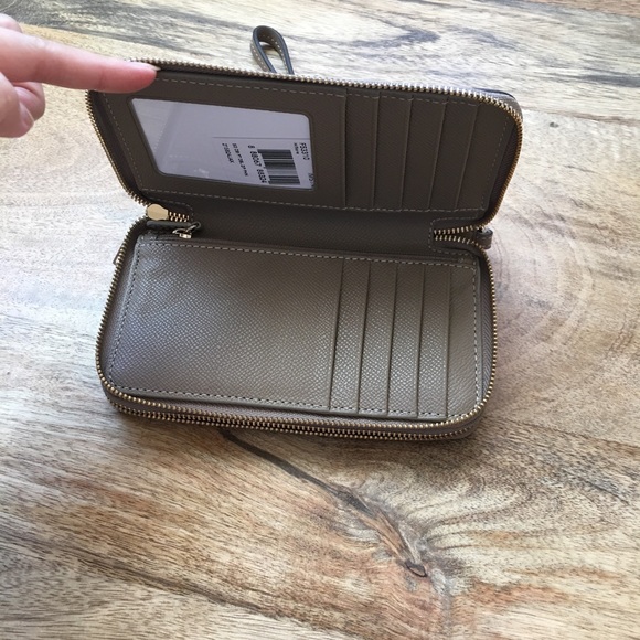 Coach nude embossed wristlet - Picture 3 of 5